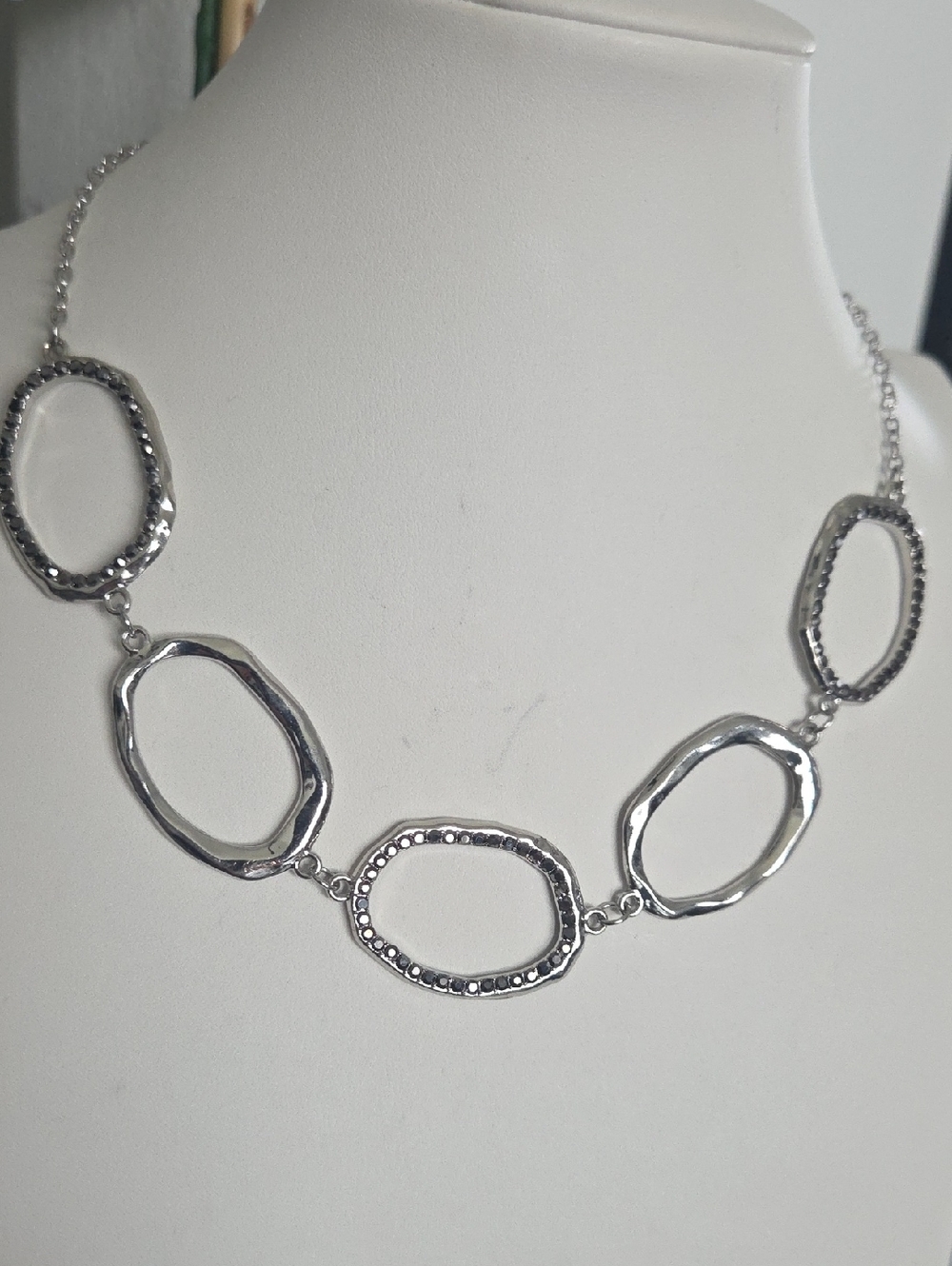 Paparazzi Glitzy Gogetter Silver Necklace NWT
